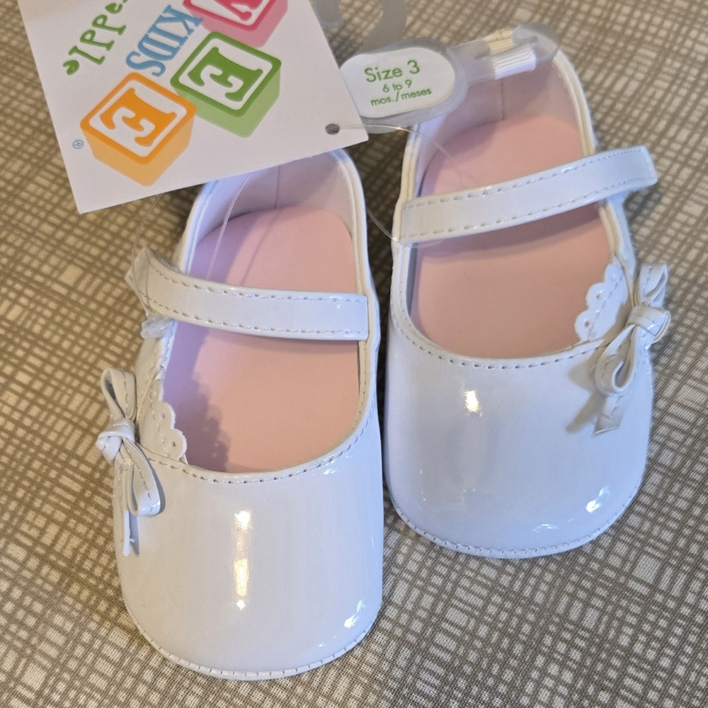 Soft soles baby girls white shoes